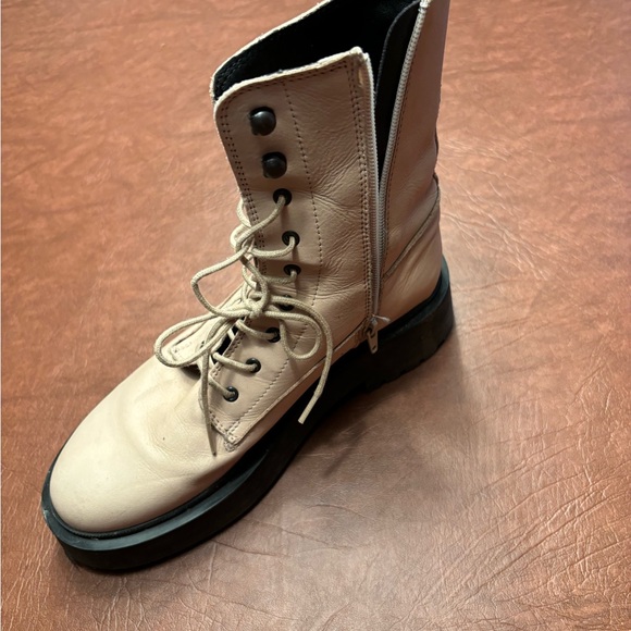 Beige leather high sole boots. - Picture 3 of 5